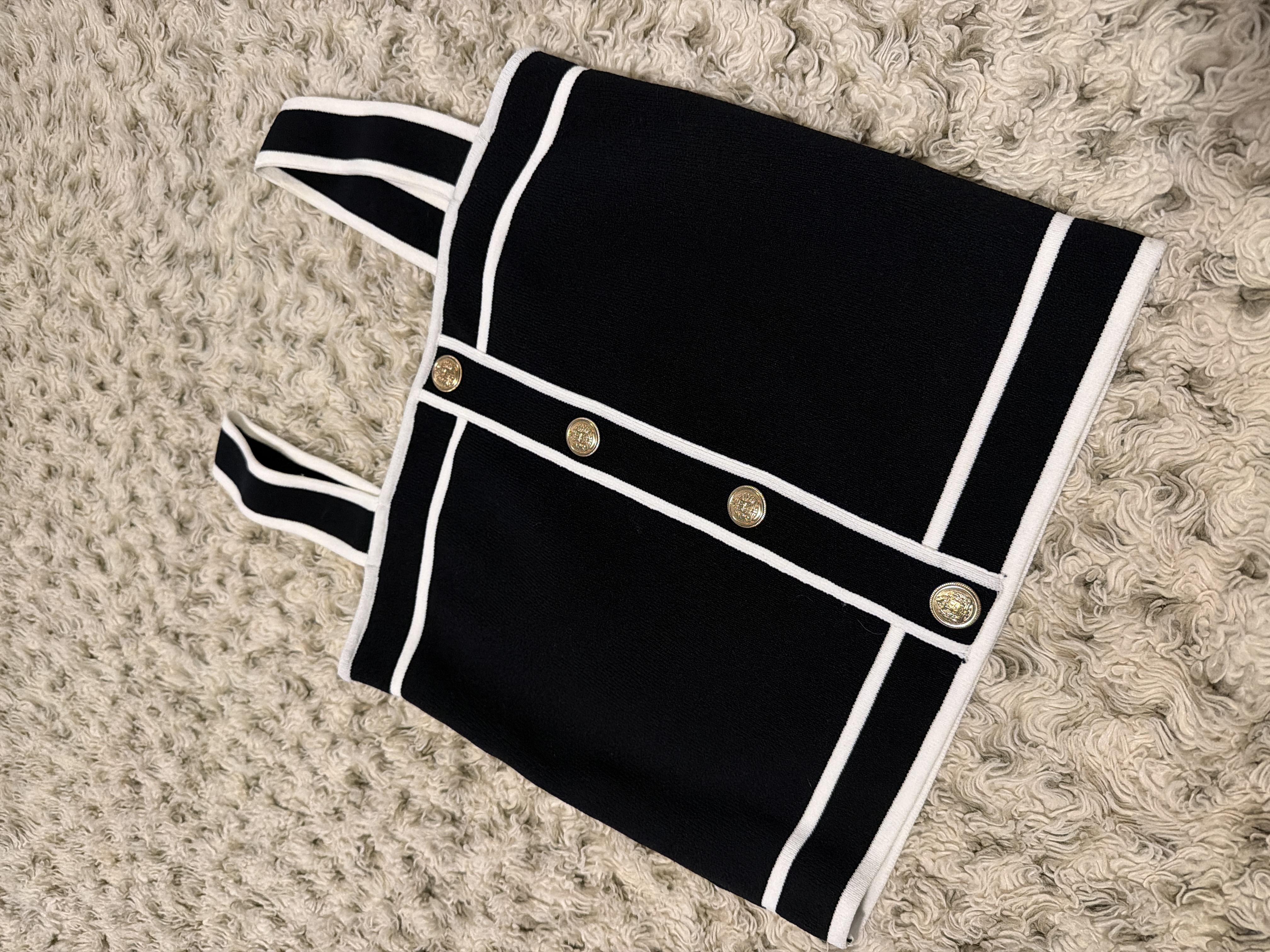 Black/white tank